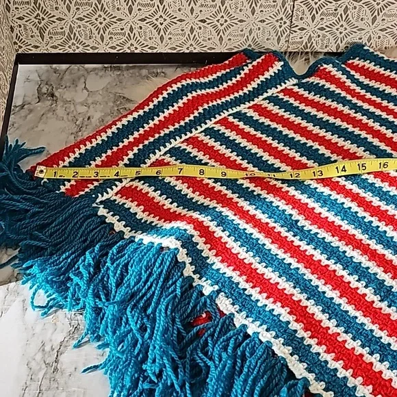 Vintage handmade handcrafted crochet Poncho colorful fringes small - Picture 8 of 11